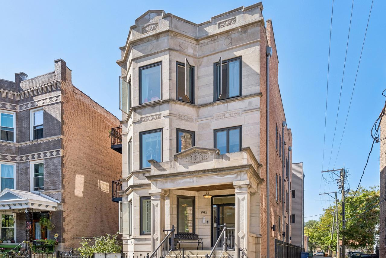 942 N Fairfield Ave. #2W, Chicago, IL 60622