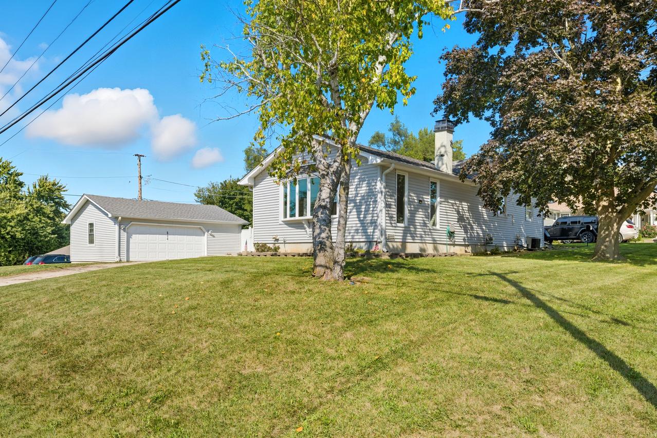 504 Greenwood Dr., Round Lake Park, IL 60073