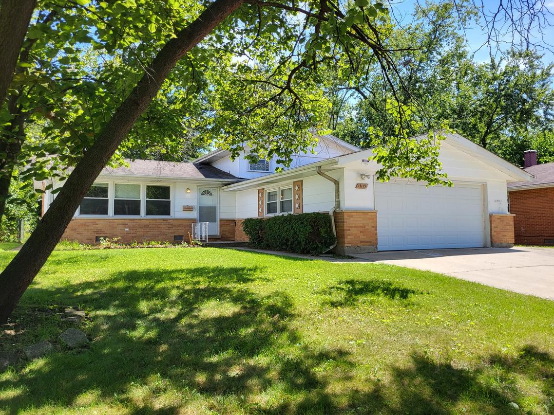 17113 Elm Dr., Hazel Crest, IL 60429