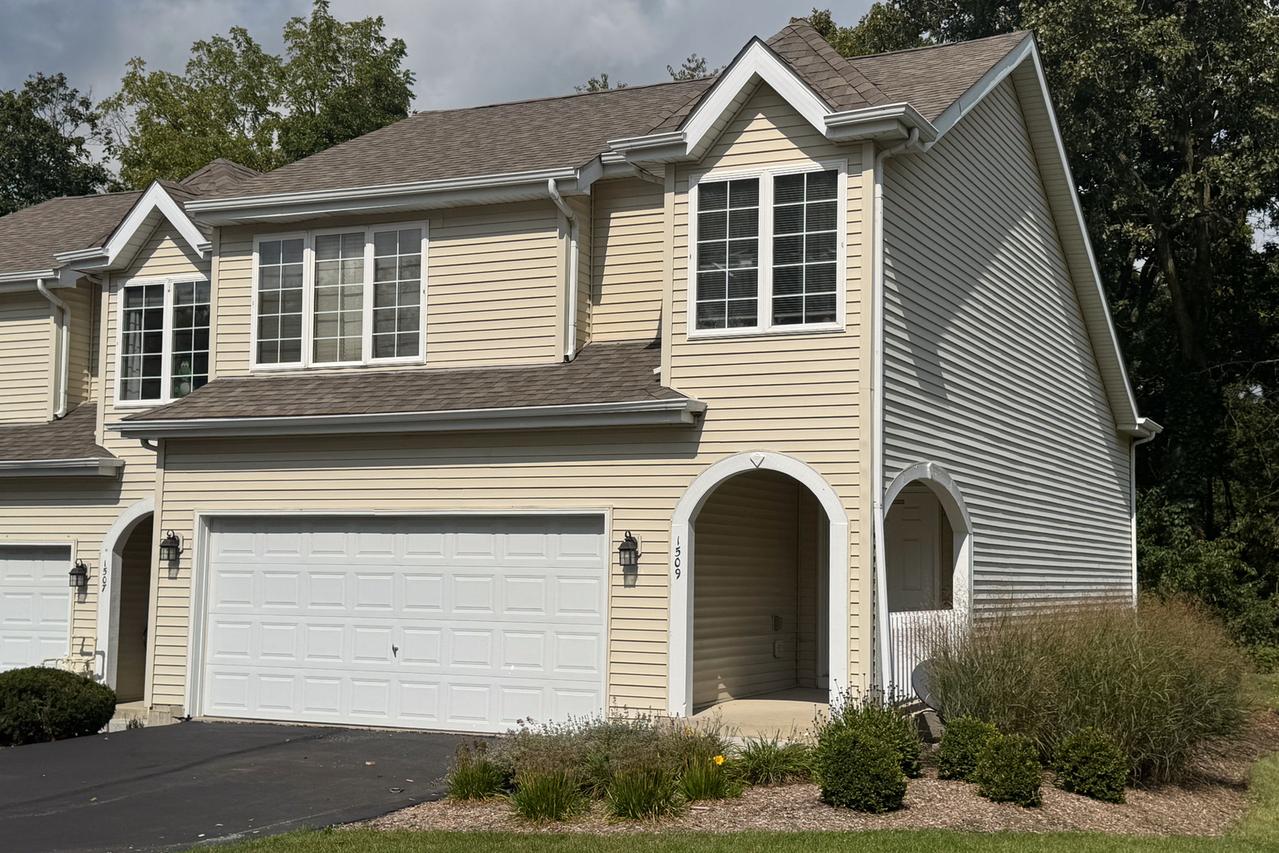 1509 Golden Oak Dr., Woodstock, IL 60098
