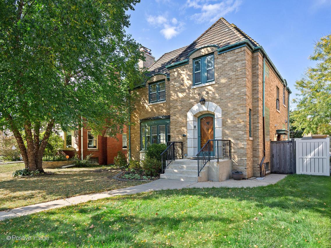 1227 N East Ave., Oak Park, IL 60302