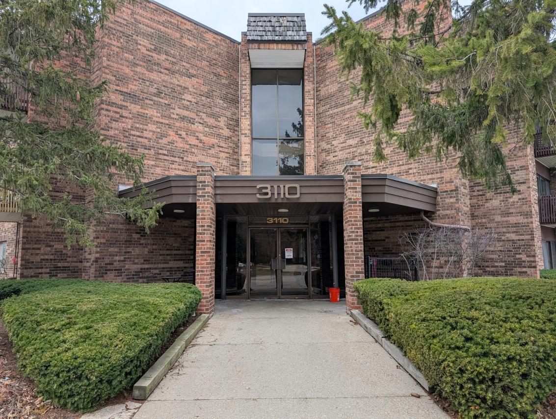 3110 Pheasant Creek Dr. #101, Northbrook, IL 60062