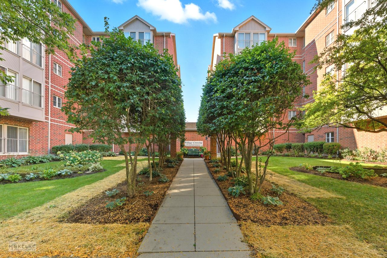 27 E Hattendorf Ave. #216, Roselle, IL 60172