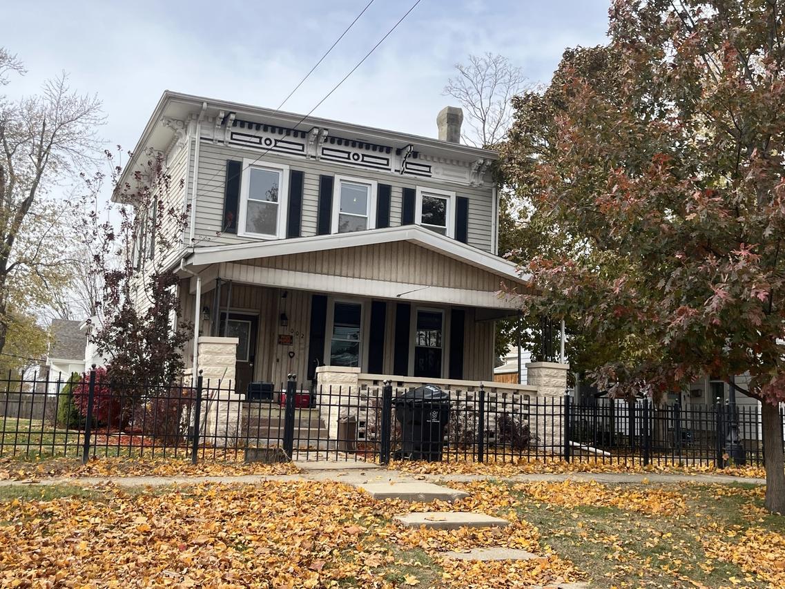 1002 N Roosevelt Ave., Bloomington, IL 61701