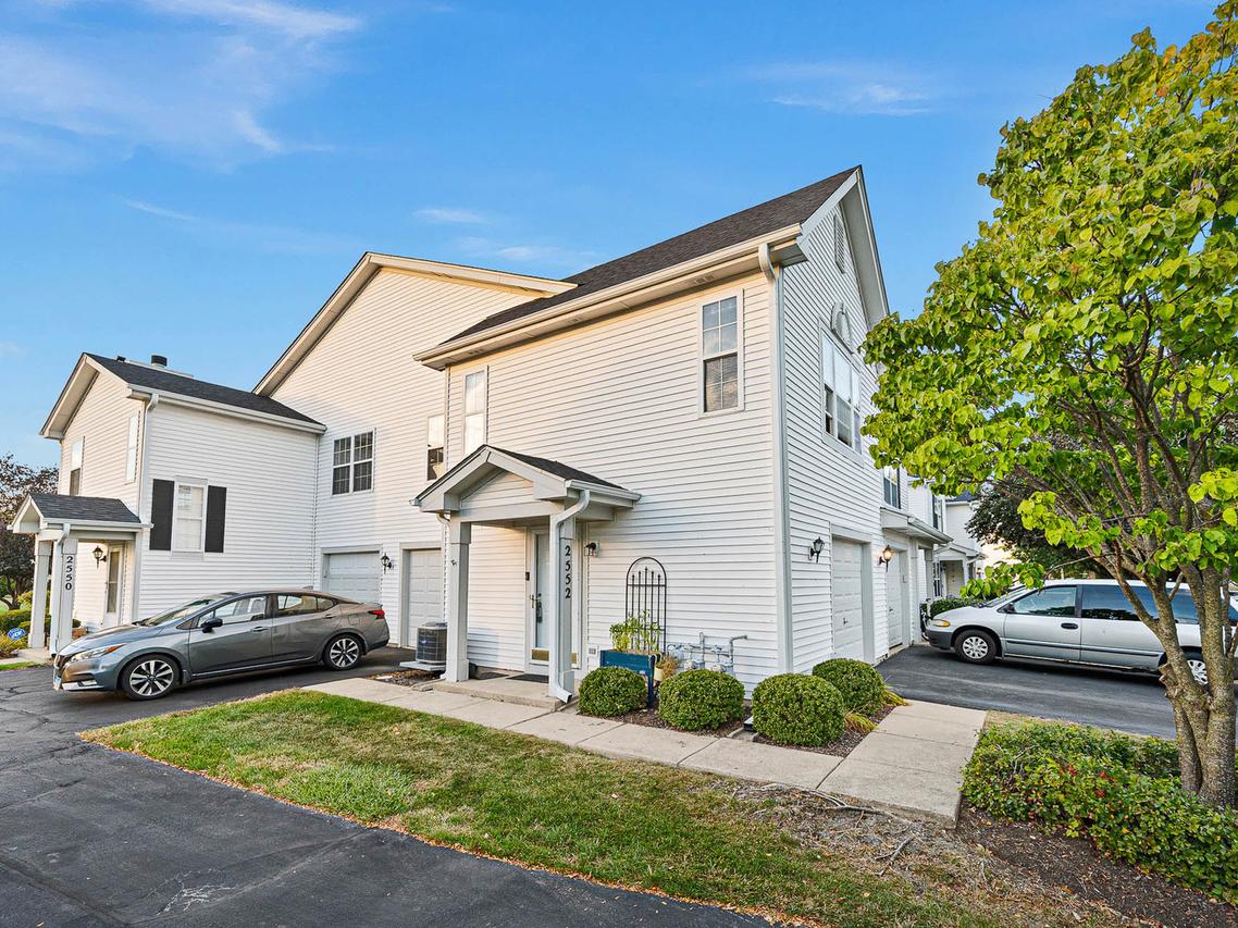 2552 Dickens Dr., Aurora, IL 60503