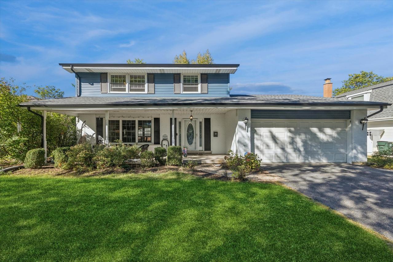 9S080 Stratford Pl., Darien, IL 60561