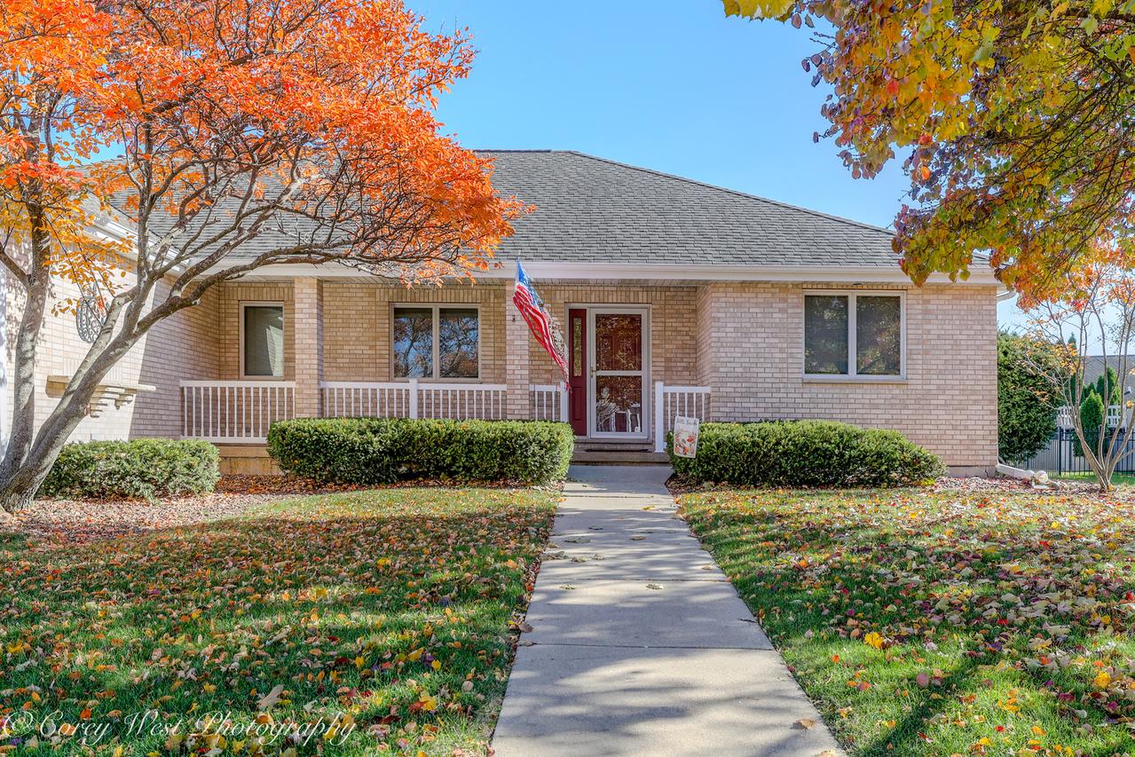 1208 Foxpointe Dr., Sycamore, IL 60178