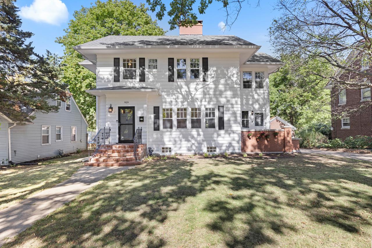 919 Garfield Ave., Rockford, IL 61103