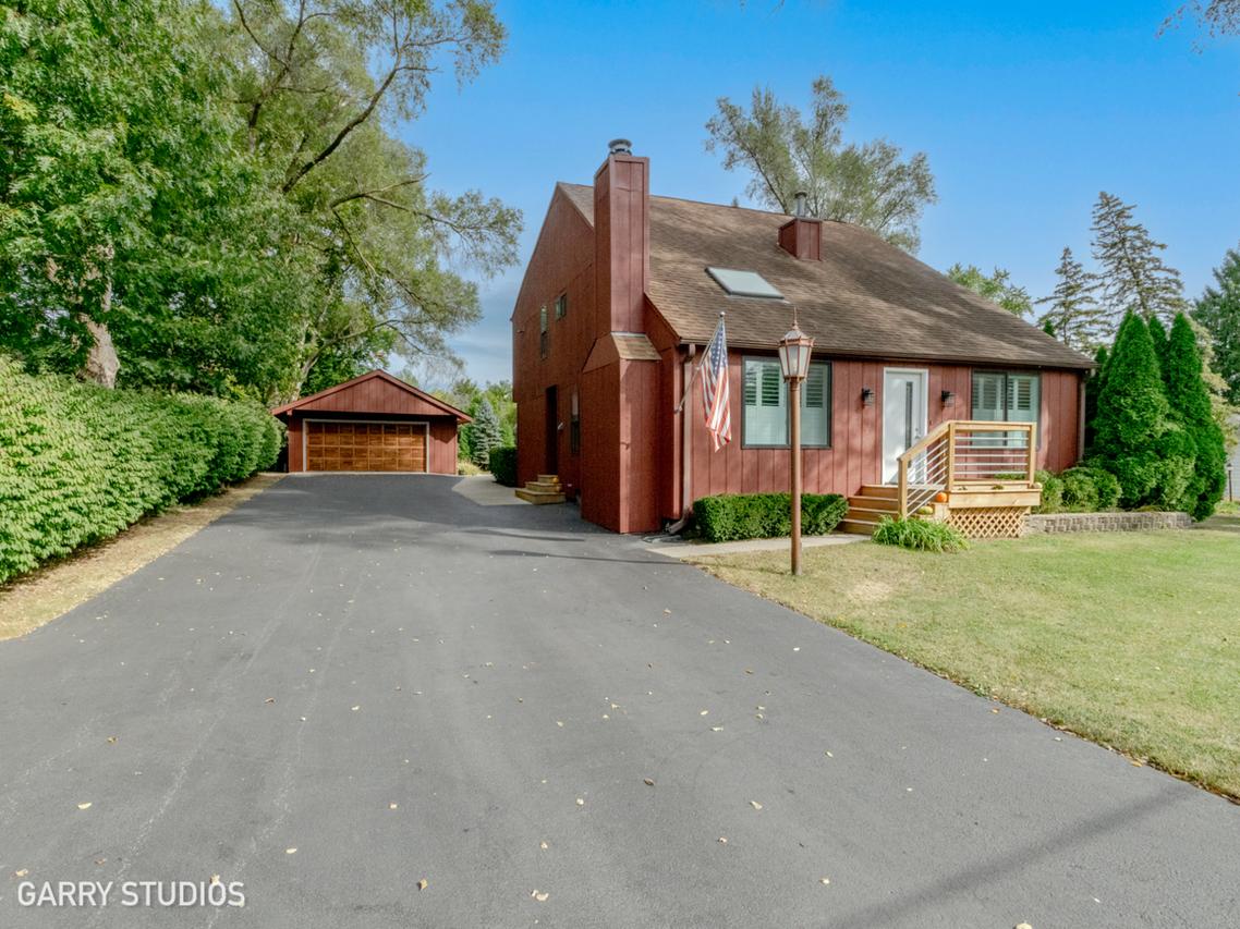 6N447 Virginia Rd., Roselle, IL 60172