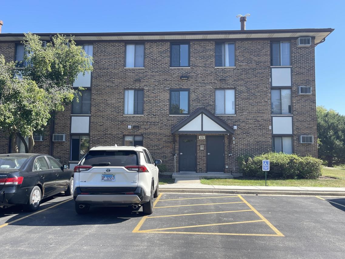 121 Gregory St. #2, Aurora, IL 60504