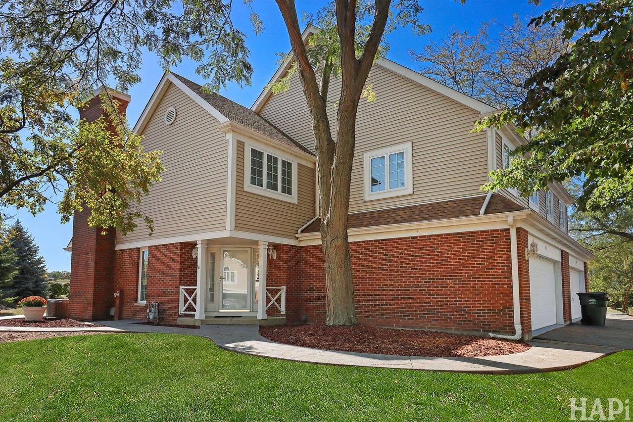 692 Monroe Dr., Lindenhurst, IL 60046