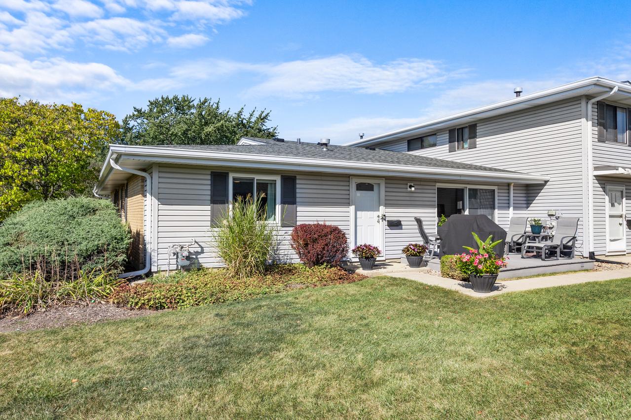 1123 Stoughton Ct., Schaumburg, IL 60194