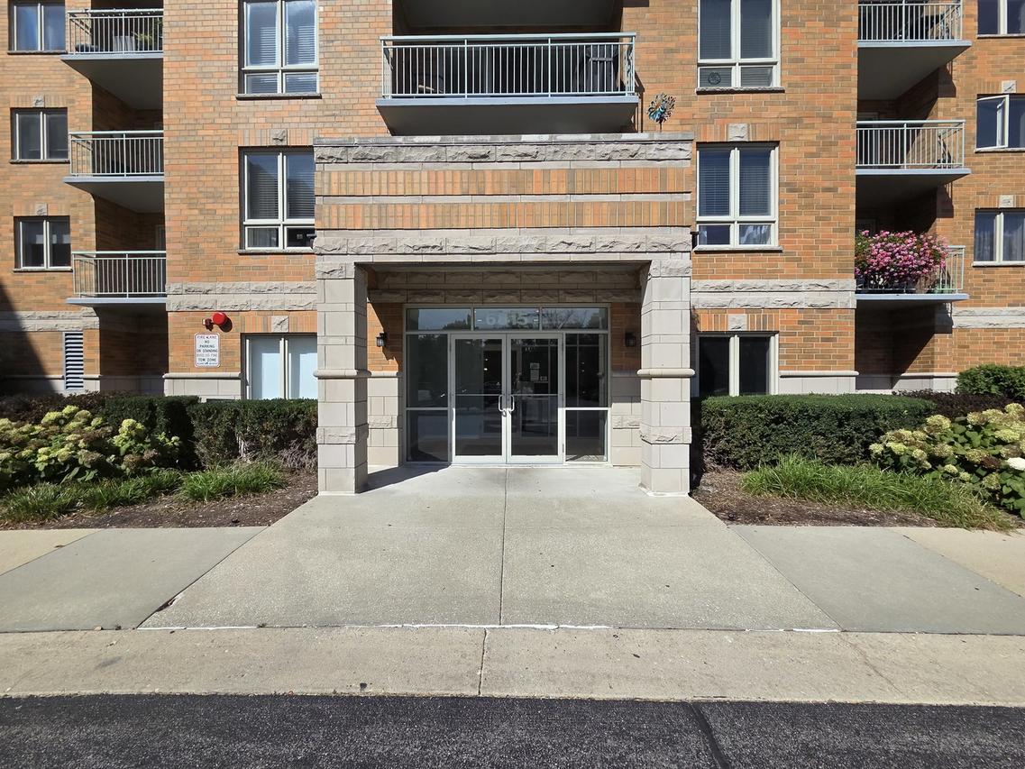 6815 N Milwaukee Ave. #702, Niles, IL 60714