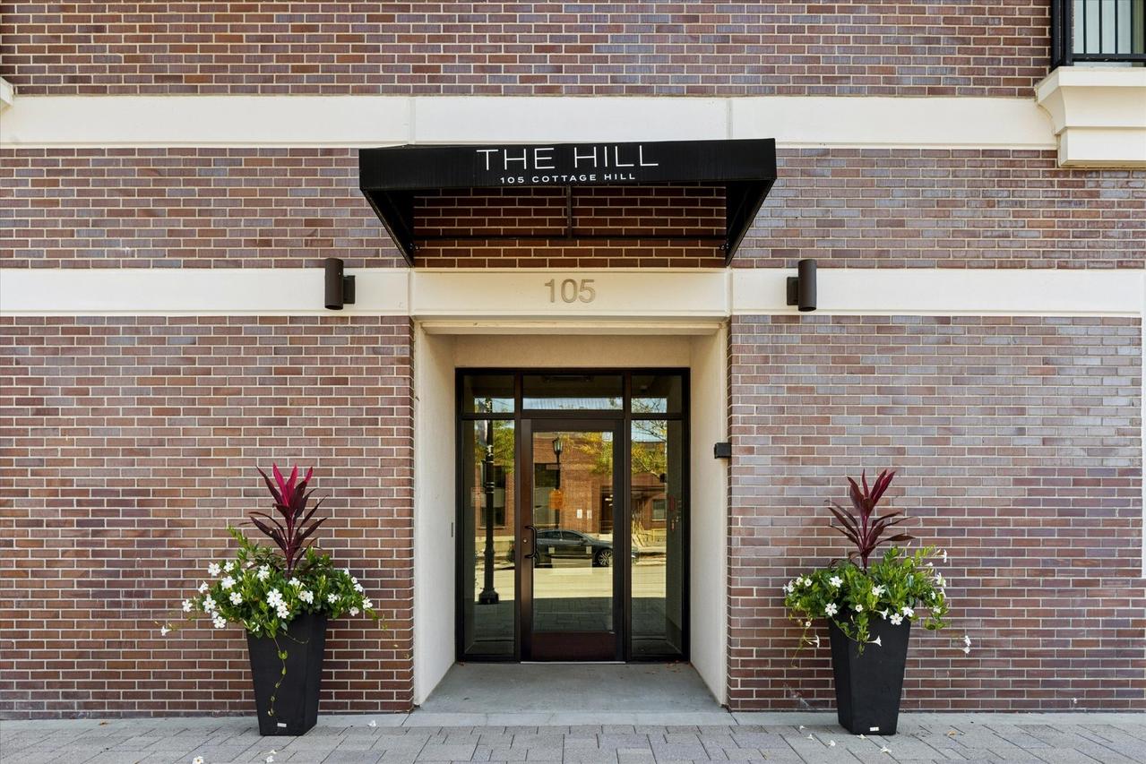 105 S Cottage Hill Ave. #304, Elmhurst, IL 60126
