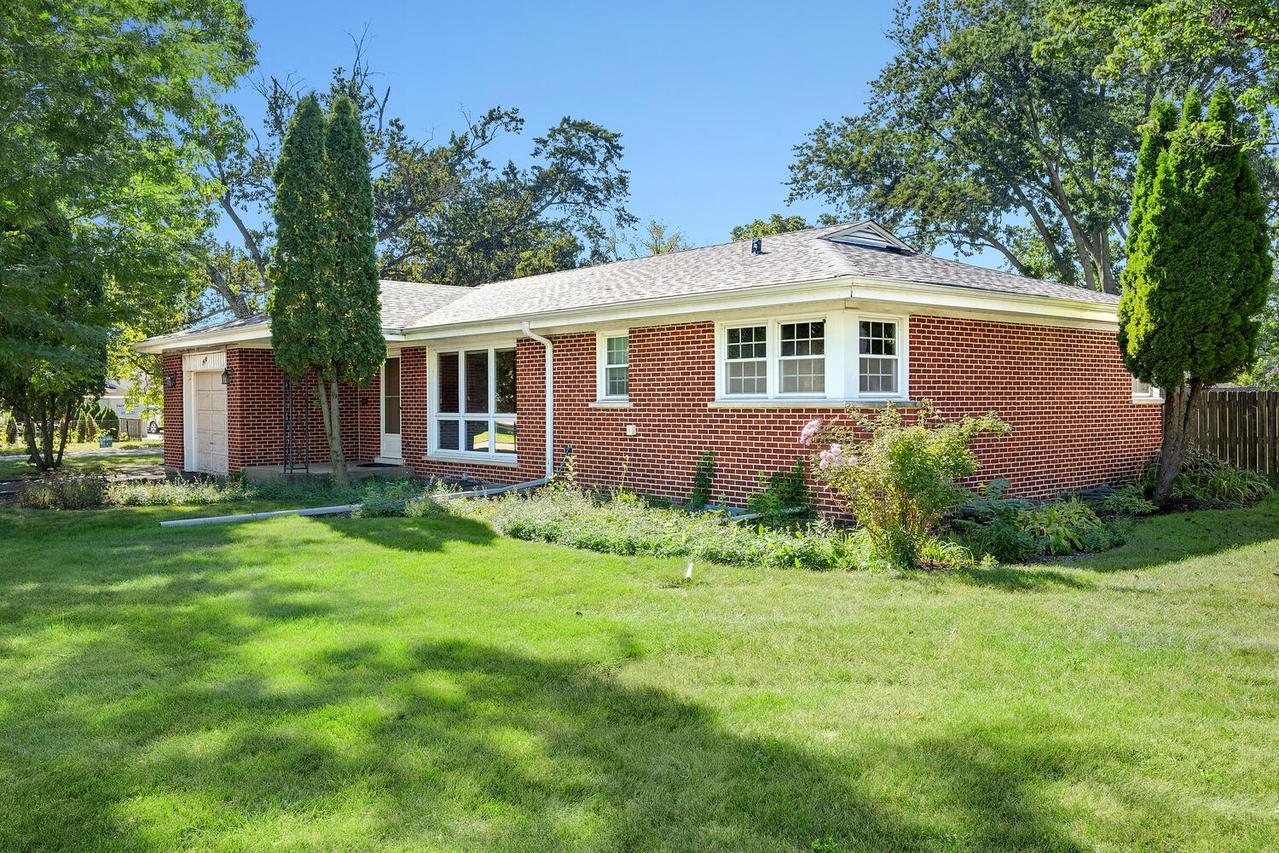 1430 Evergreen Ter., Glenview, IL 60025