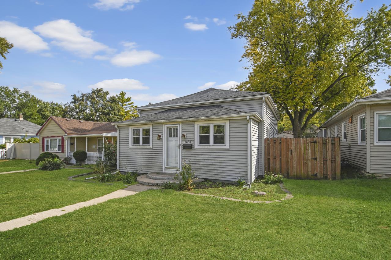 15976 New Ave., Lemont, IL 60439