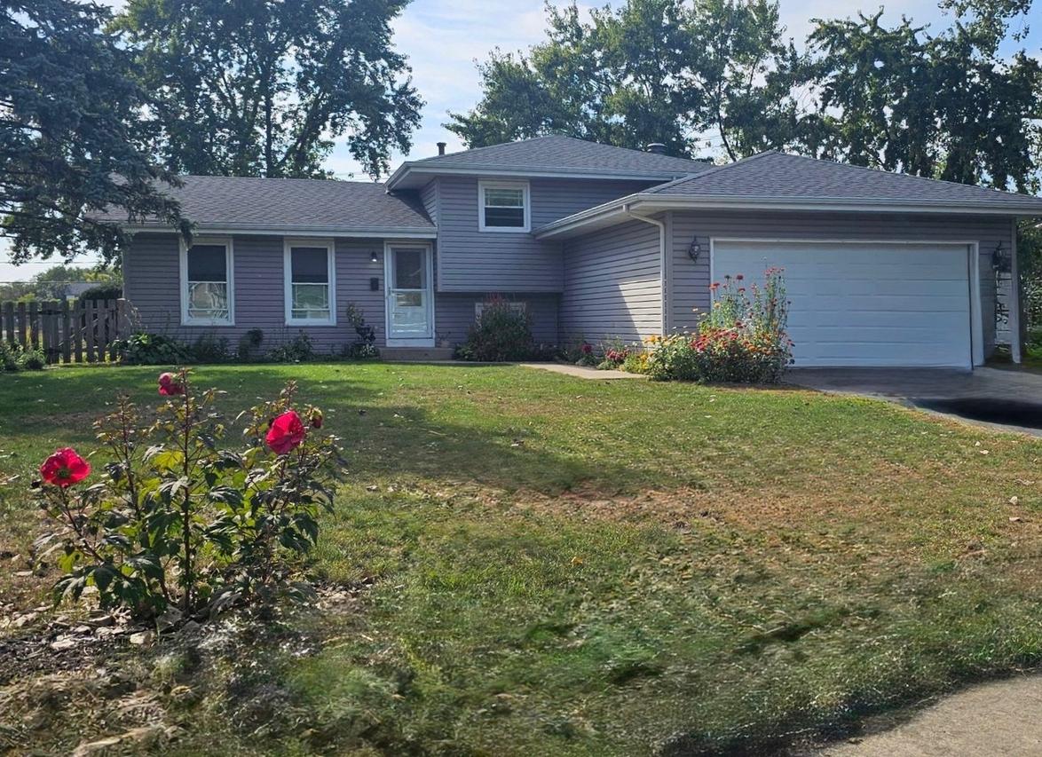 736 Tama Ct., Carol Stream, IL 60188