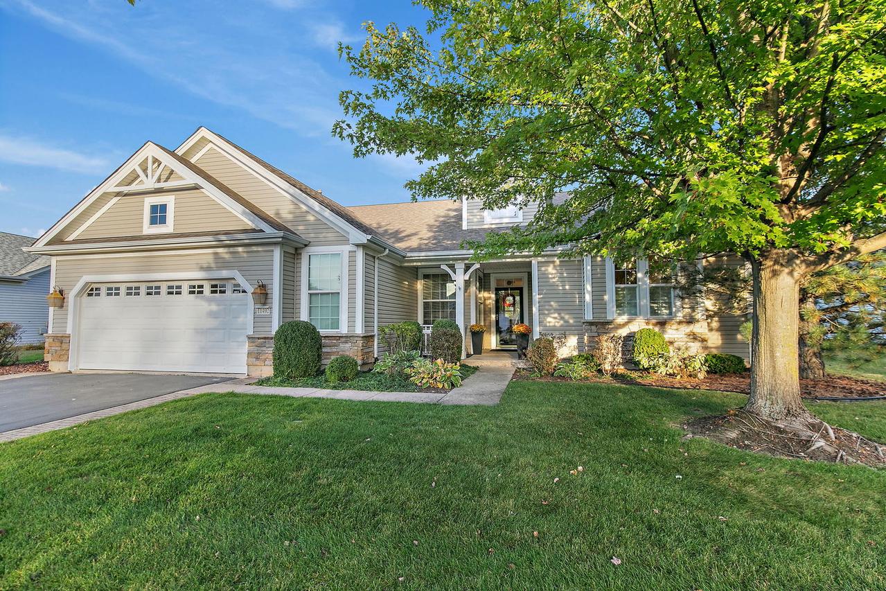 11492 Stonewater Crossing, Huntley, IL 60142