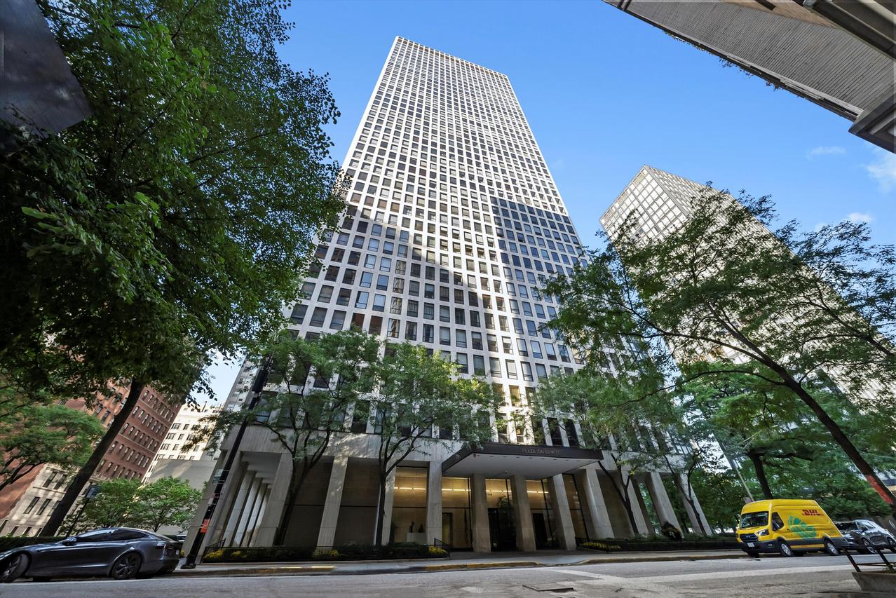 260 E Chestnut St. #2107, Chicago, IL 60611