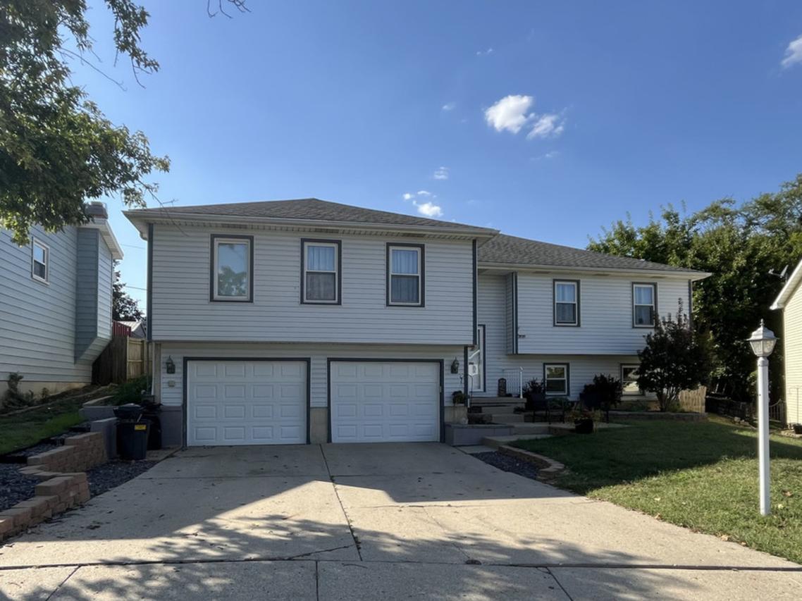 2131 N Oakcrest Ct., Decatur, IL 62526