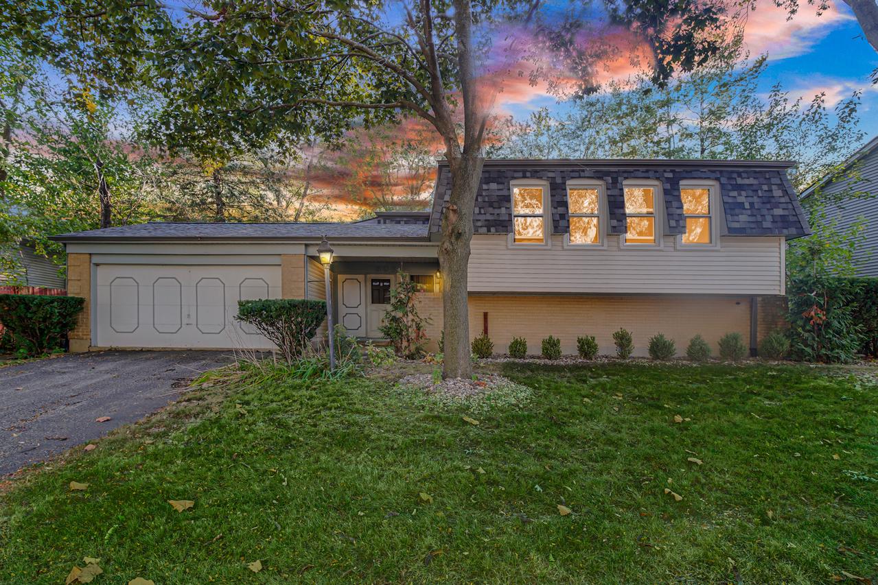 308 Pacific Dr., Bolingbrook, IL 60440