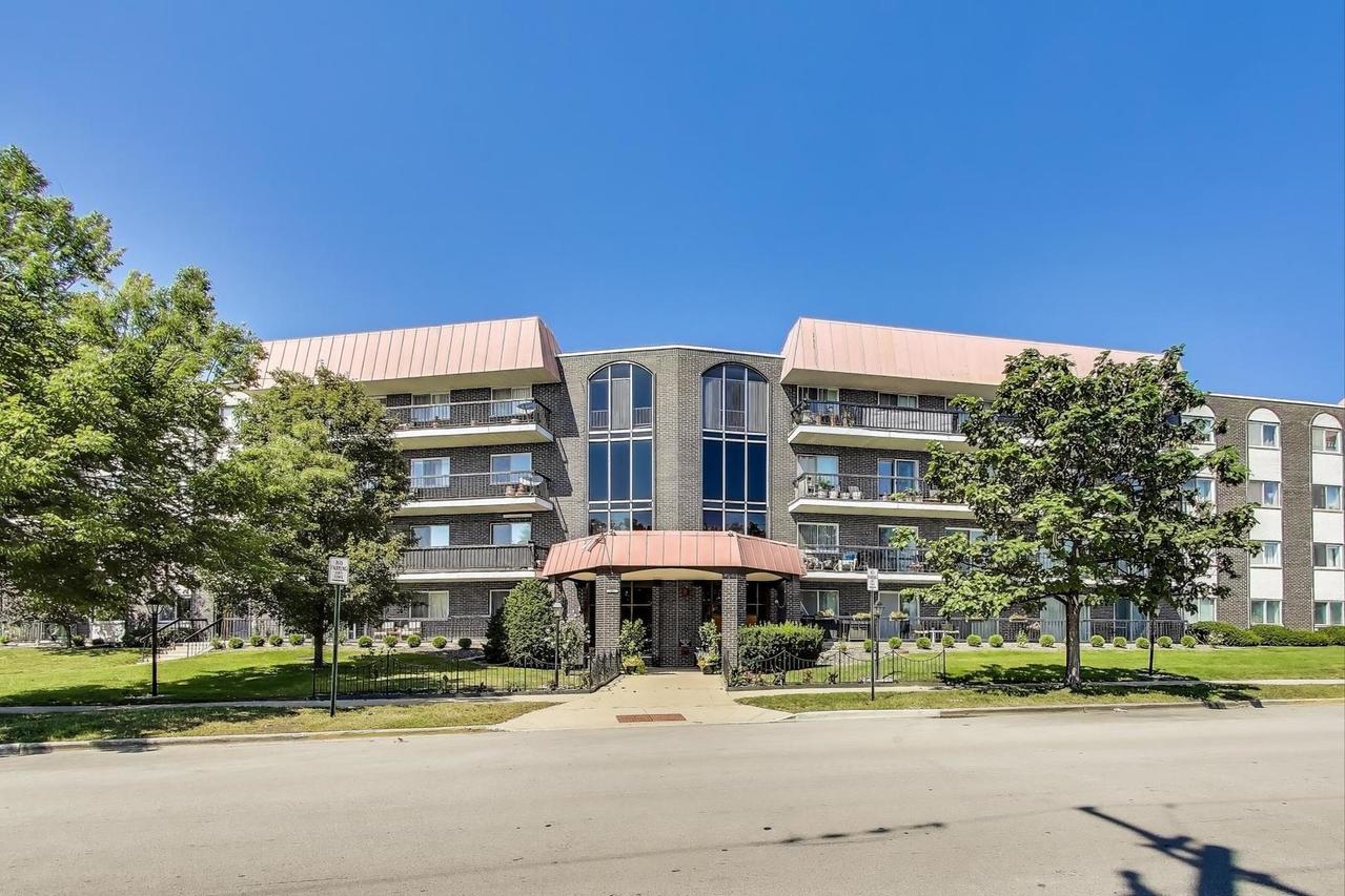 4840 Foster St. #304, Skokie, IL 60077