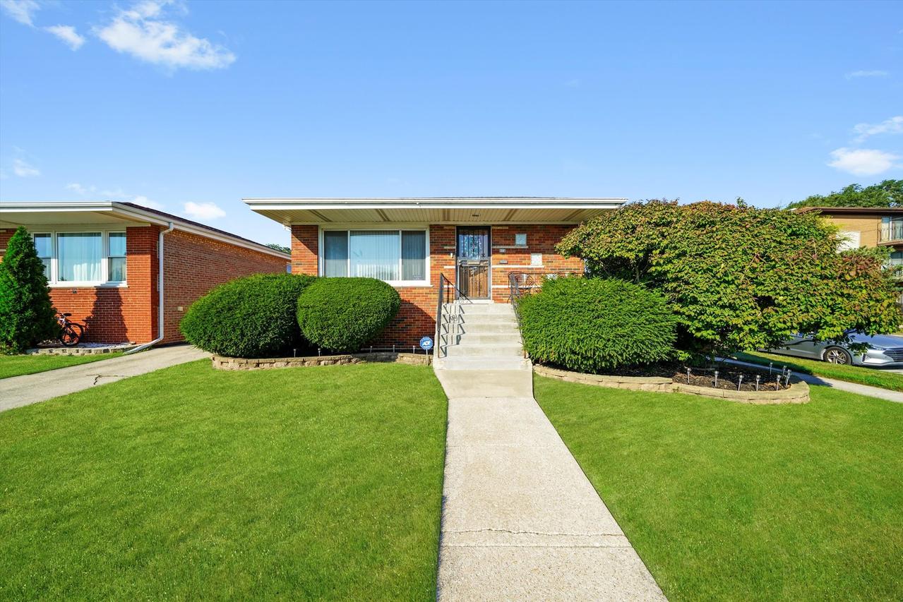 372 Bensley Ave., Calumet City, IL 60409