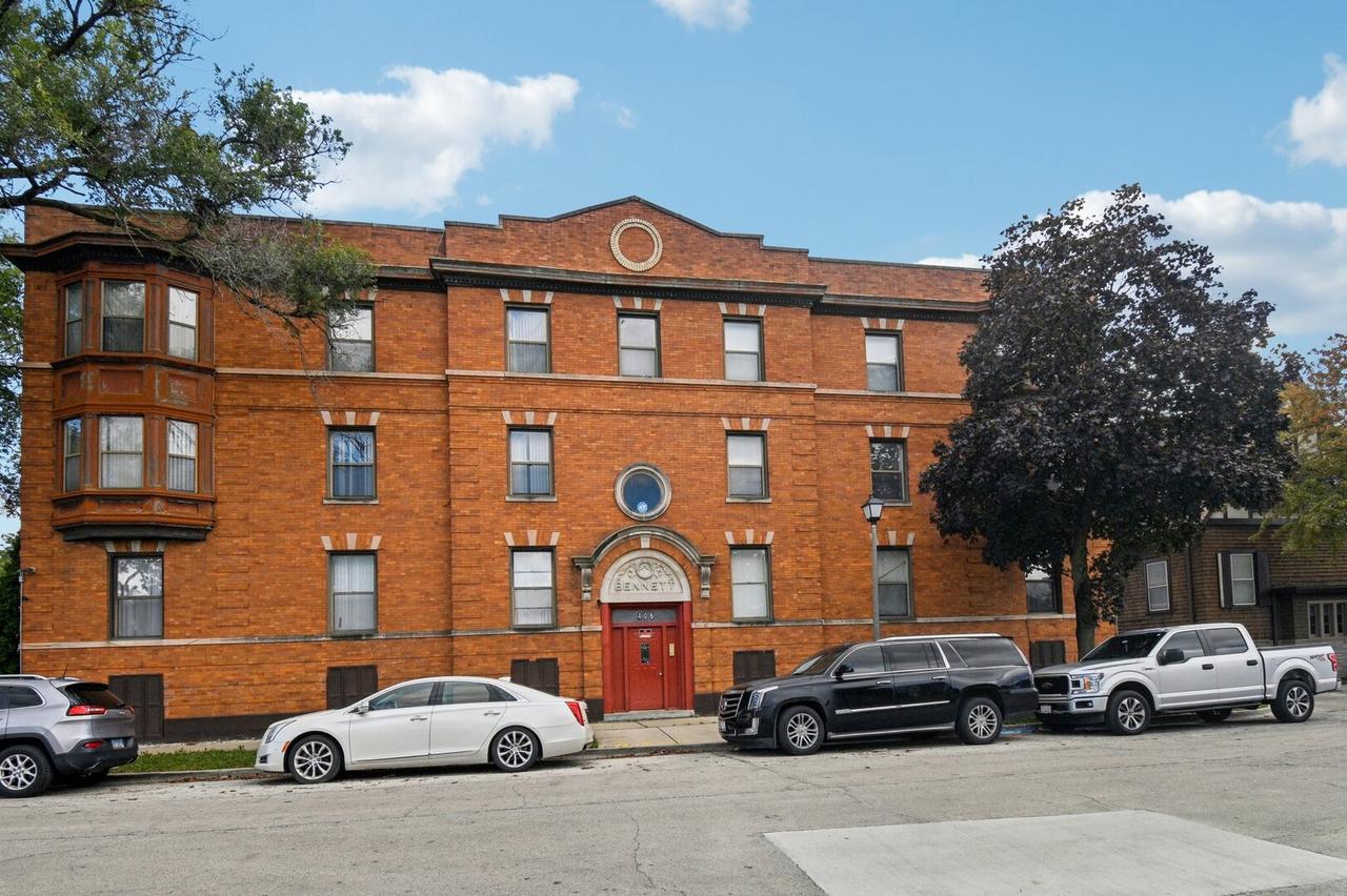 406 Oak St. #1E, Maywood, IL 60153