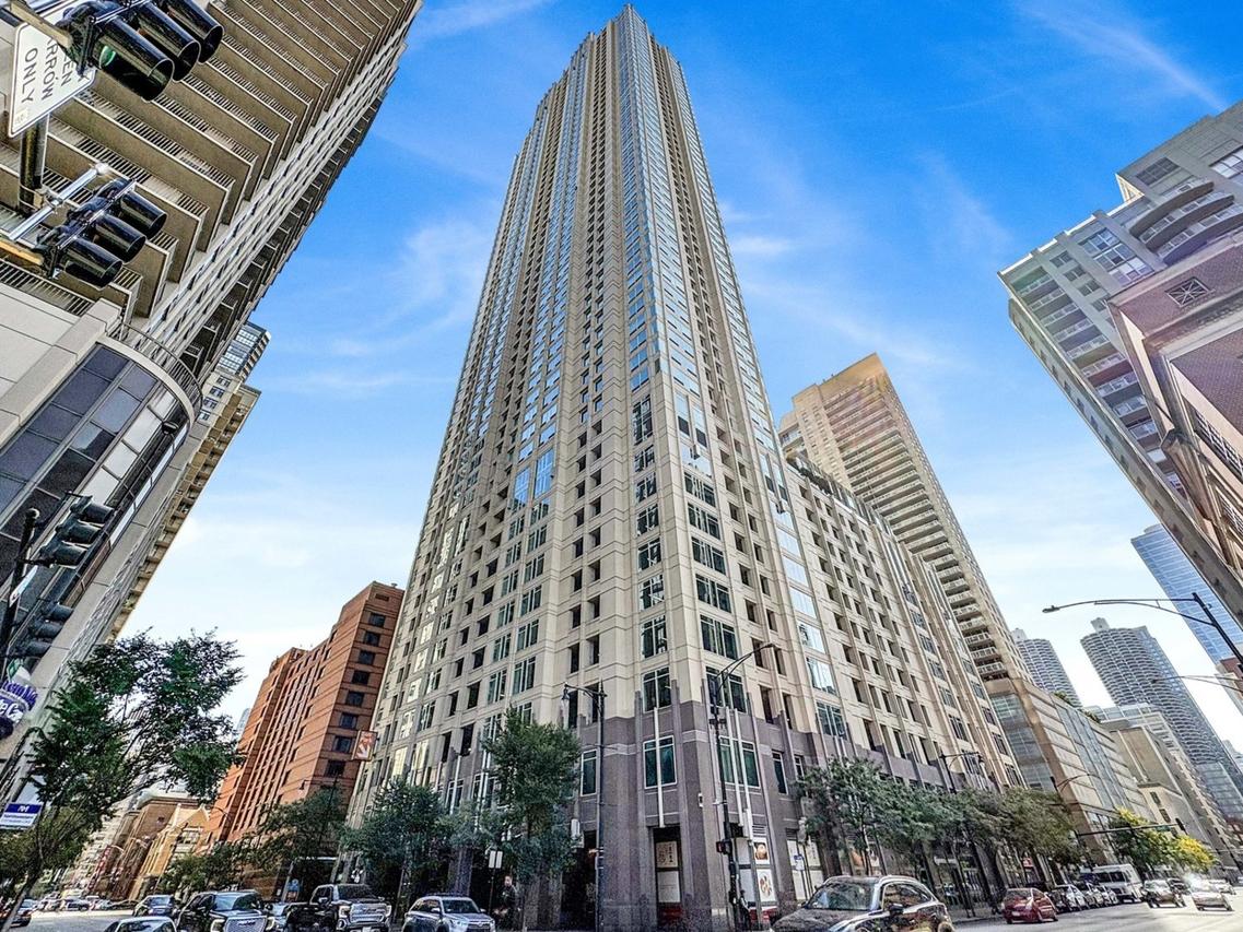 33 W Ontario St. #21H, Chicago, IL 60654