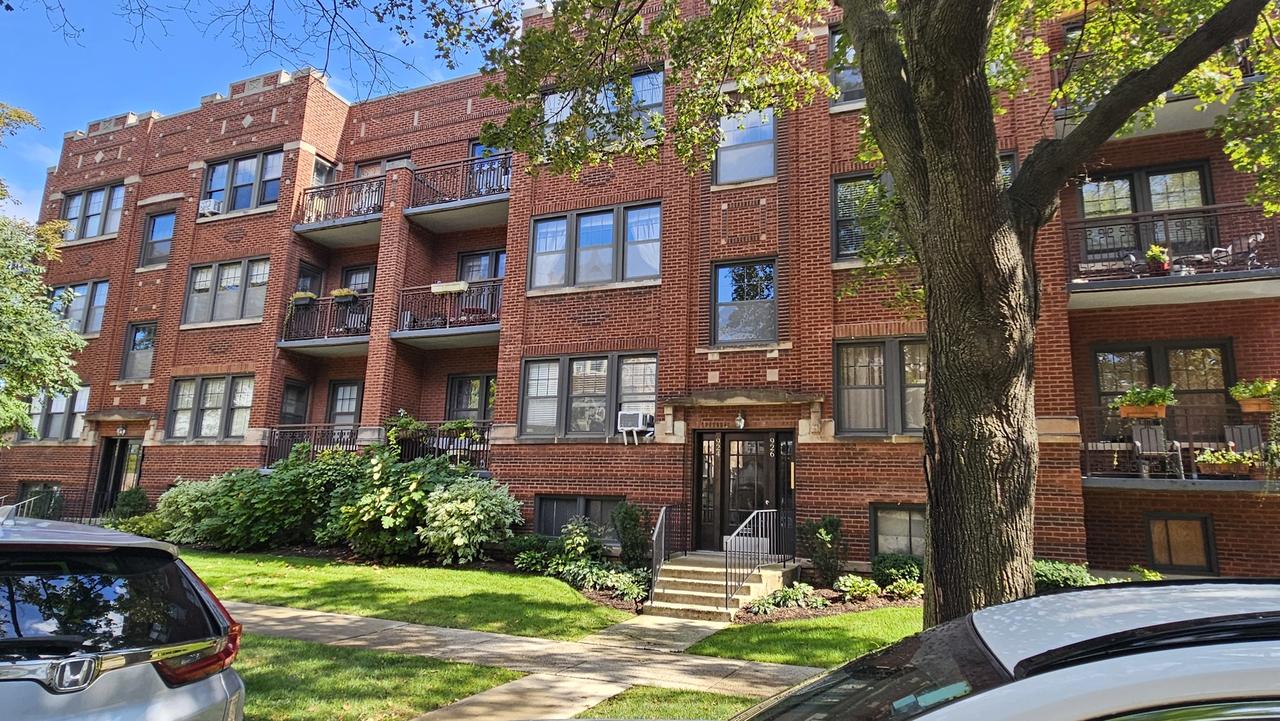 924 Wesley Ave. #2, Oak Park, IL 60304