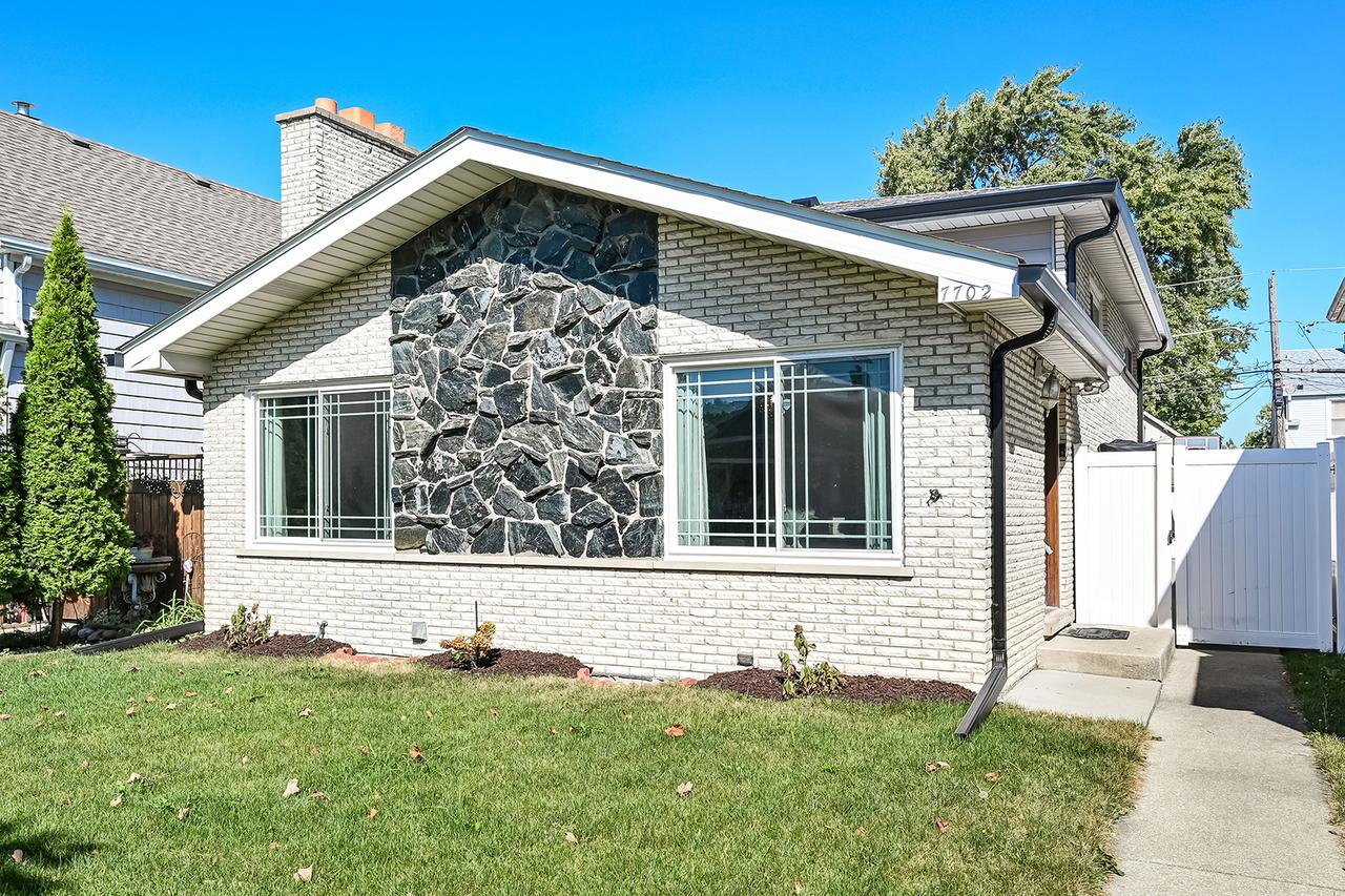 7702 W 66th St., Bedford Park, IL 60501
