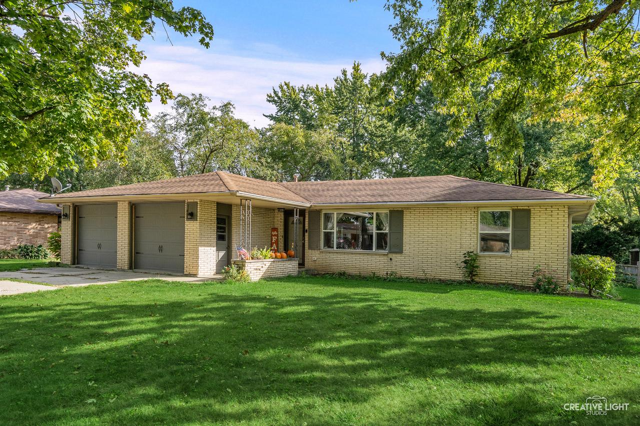 123 Terry Dr., Sugar Grove, IL 60554