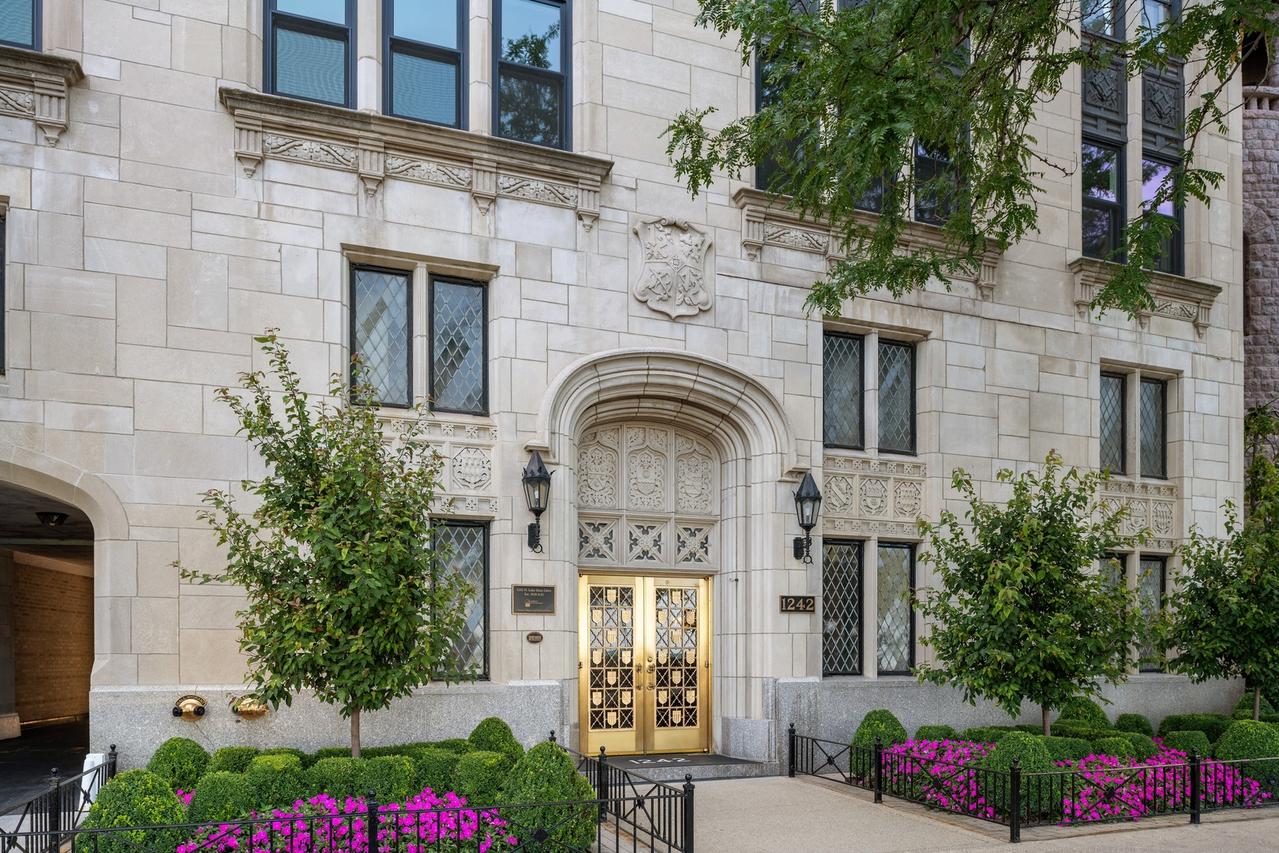 1242 N Lake Shore Dr. #4N, Chicago, IL 60610