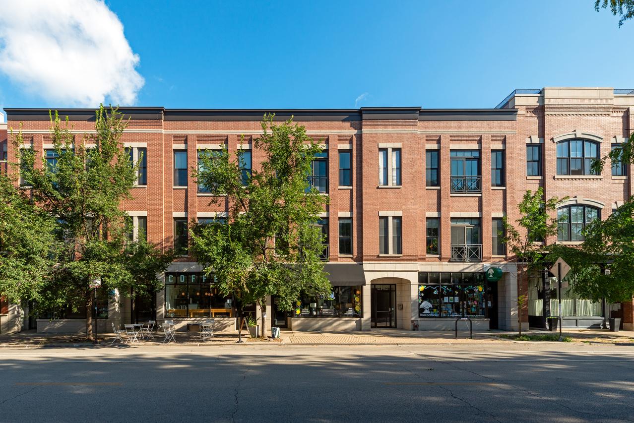 2144 W Roscoe St. #2B, Chicago, IL 60618