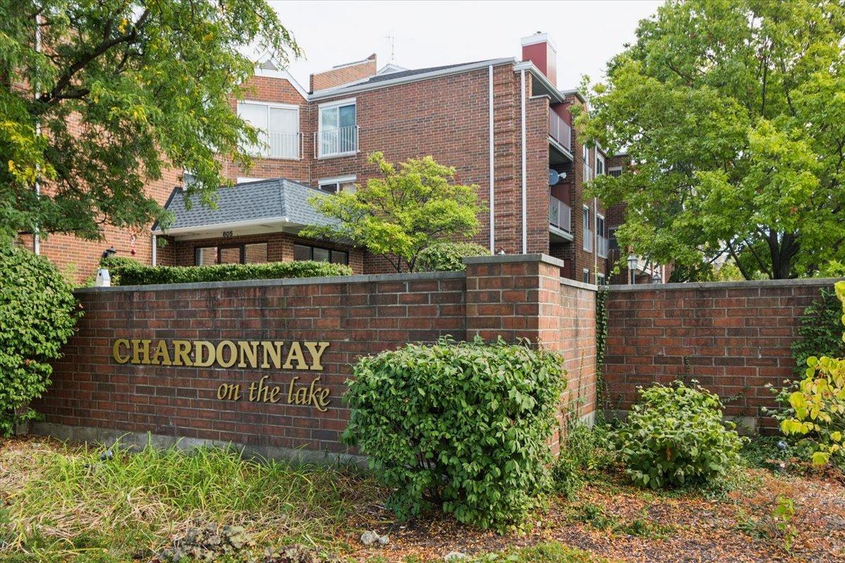 805 Leicester Rd. #118, Elk Grove Village, IL 60007