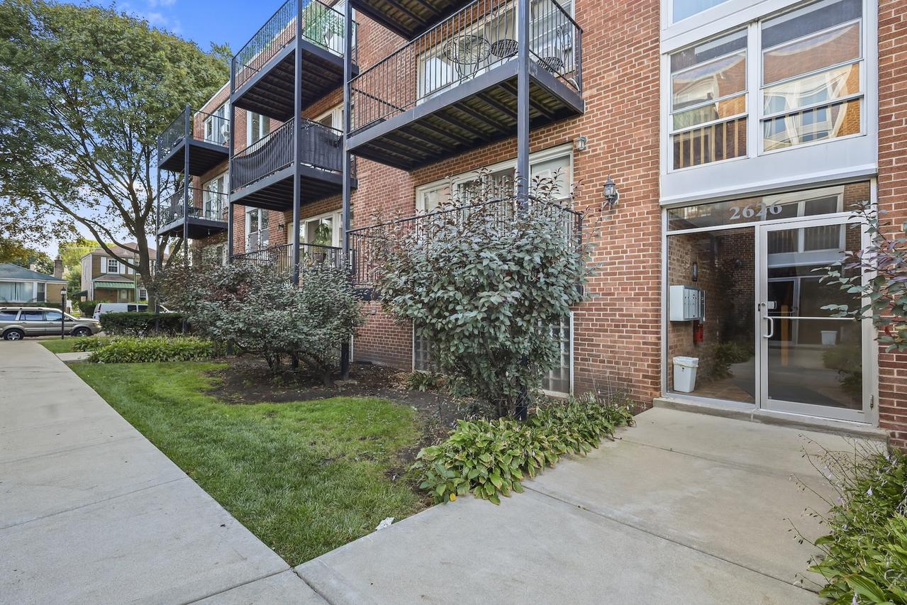 2626 W Catalpa Ave. #21, Chicago, IL 60625