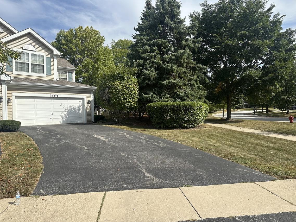 1464 Division Ct., St. Charles, IL 60174