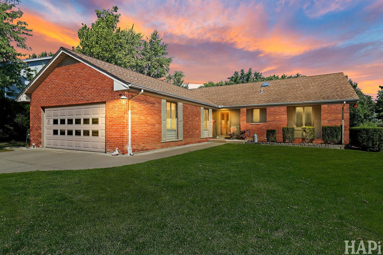 945 N Carmel Dr., Palatine, IL 60074