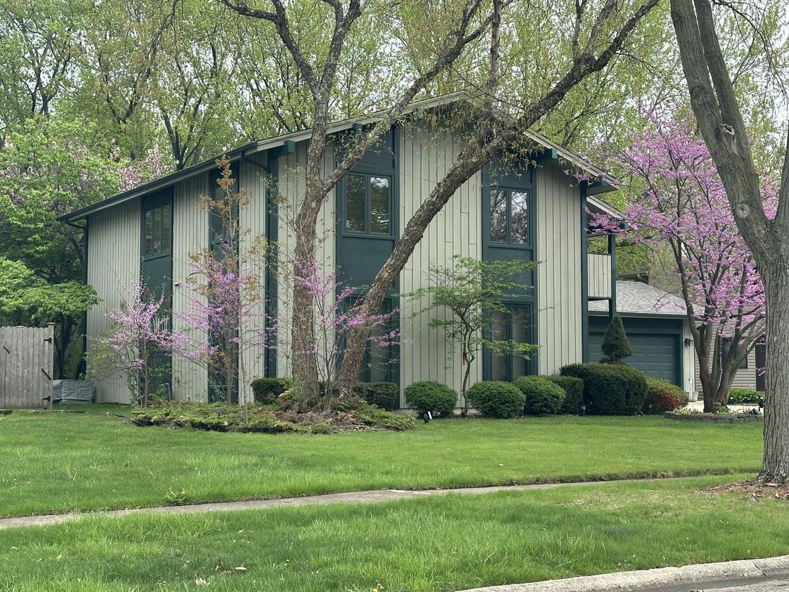 245 Little John Ct., Bartlett, IL 60103