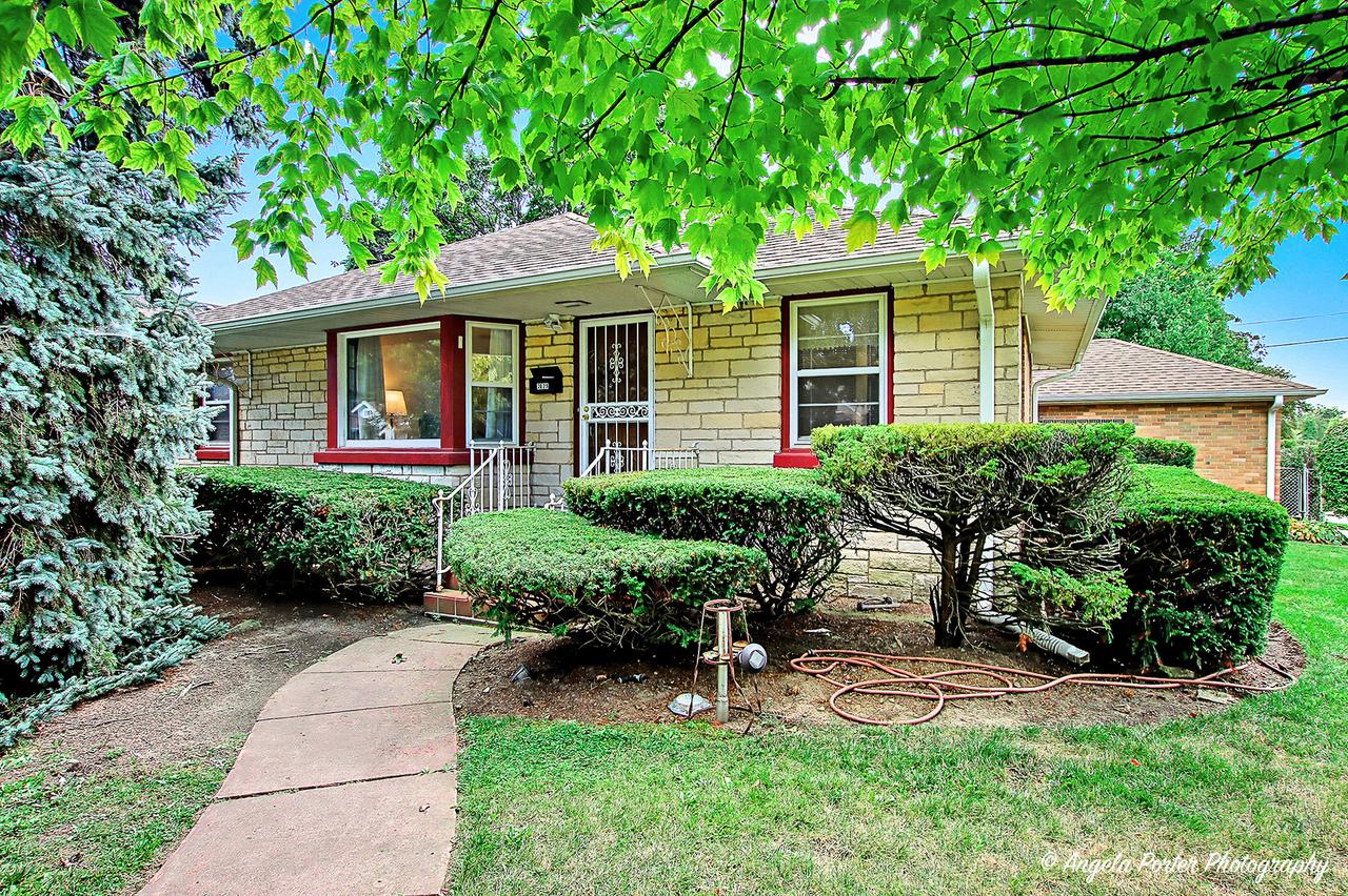 2029 Lloyd Ave., Waukegan, IL 60085