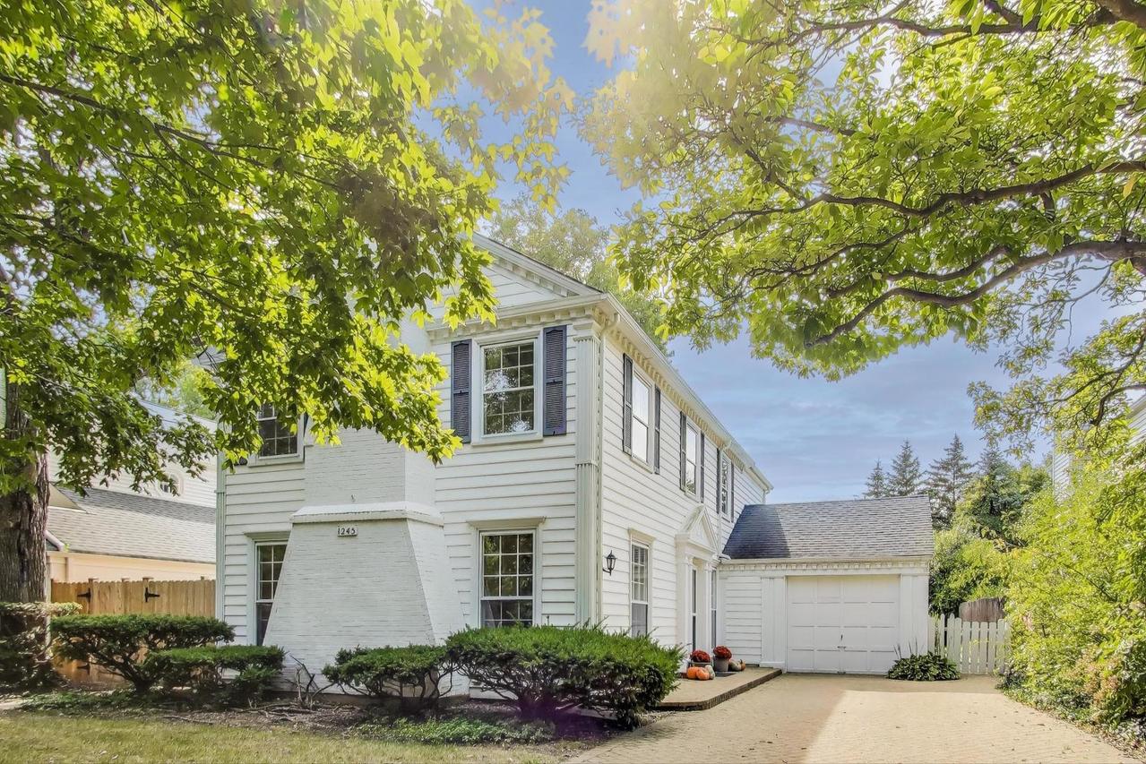 1245 Richmond Ln., Wilmette, IL 60091