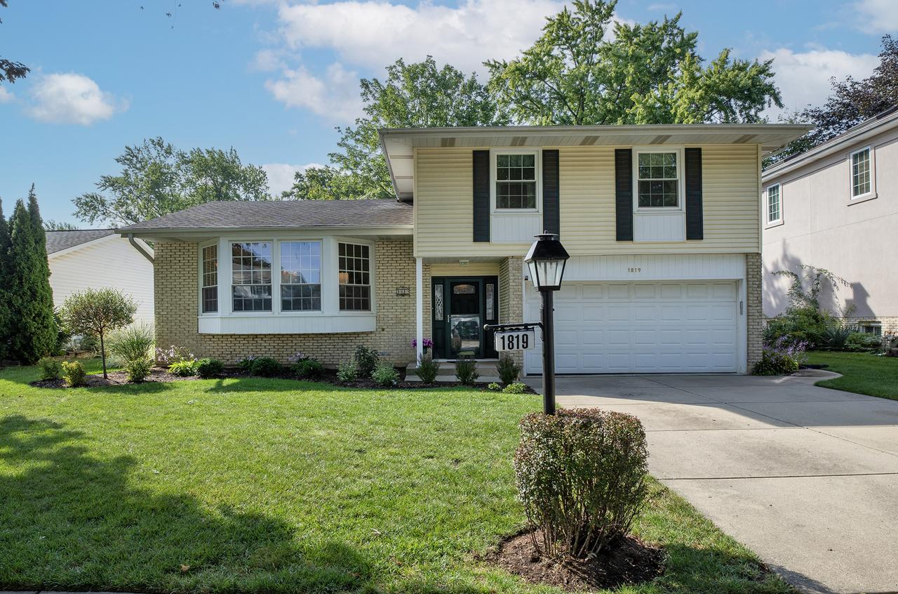 1819 E Wood Ln., Mount Prospect, IL 60056