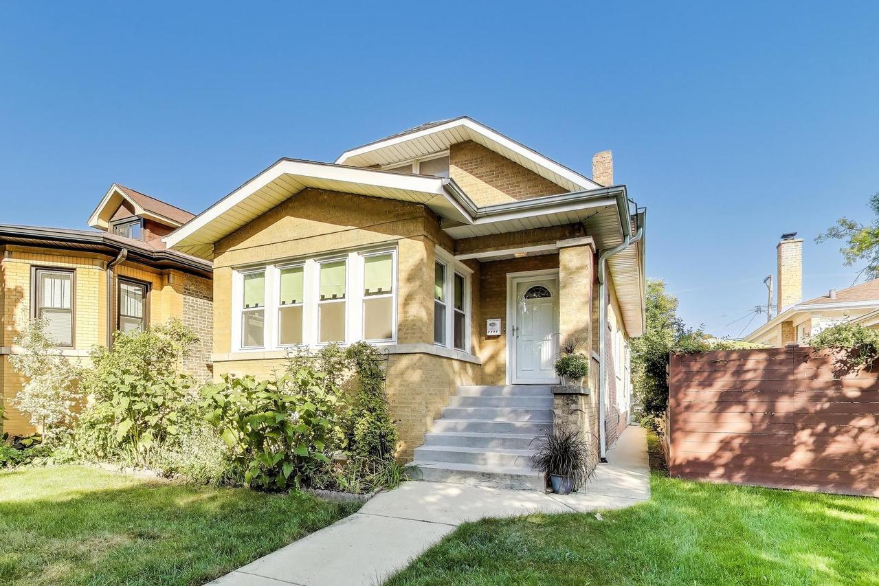 5807 N Sacramento Ave., Chicago, IL 60659
