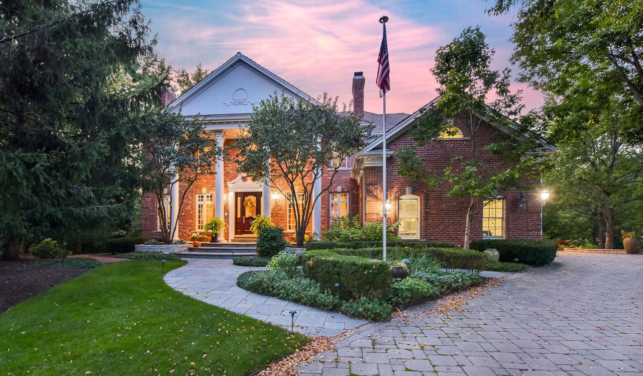 1602 Hunters Glen Ct., Wheaton, IL 60189