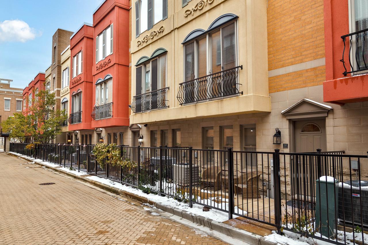 849 W Ohio St. #8, Chicago, IL 60642