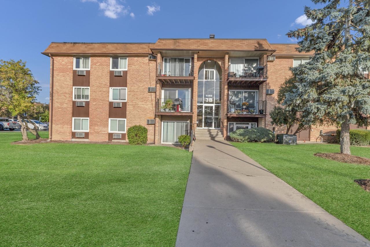 1085 Higgins Quarters Dr. #104, Hoffman Estates, IL 60194