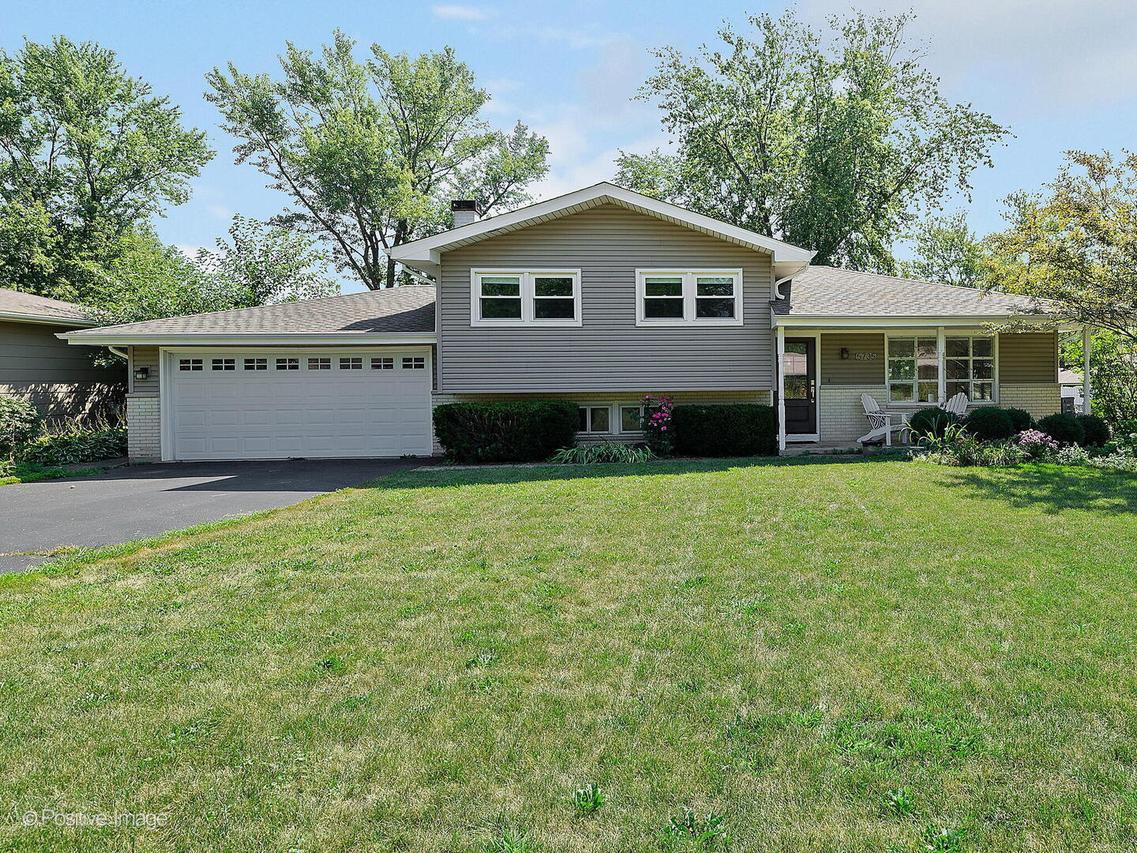 5735 Virginia Ave., Clarendon Hills, IL 60514
