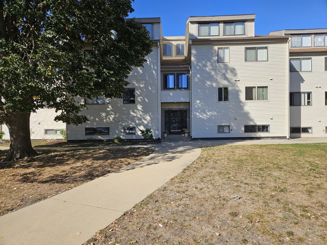 1919B Melrose Dr., Champaign, IL 61820