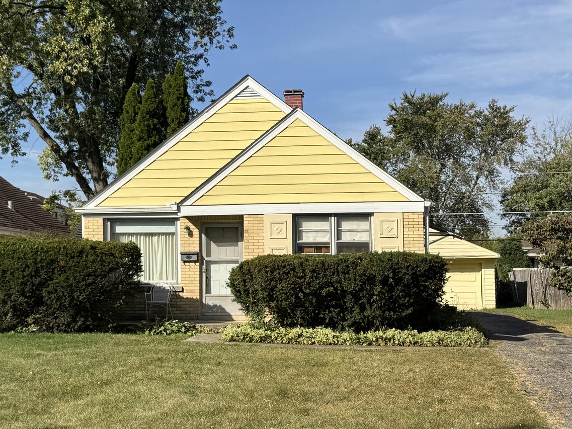 112 S Iowa Ave., Addison, IL 60101