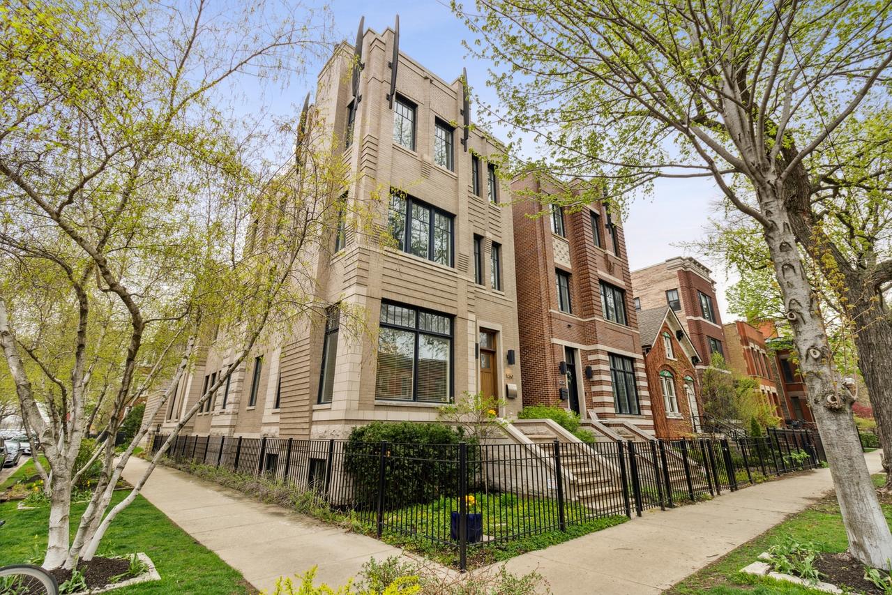 1230 N Hoyne Ave., Chicago, IL 60622